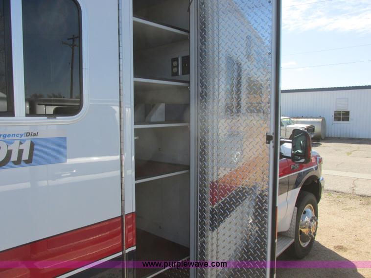 image for item J6690 2003 Ford F450 Super Duty ambulance