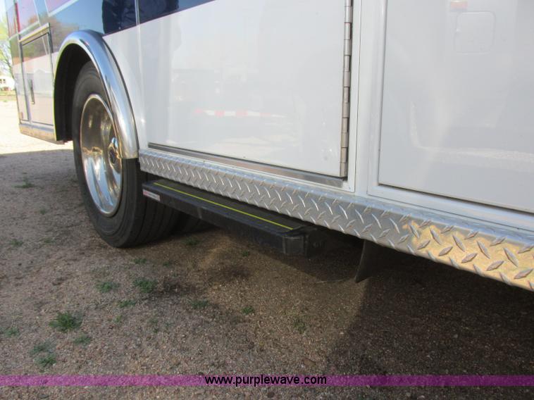 image for item J6690 2003 Ford F450 Super Duty ambulance