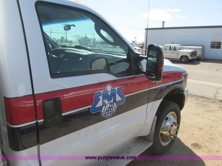 image for item J6690 2003 Ford F450 Super Duty ambulance