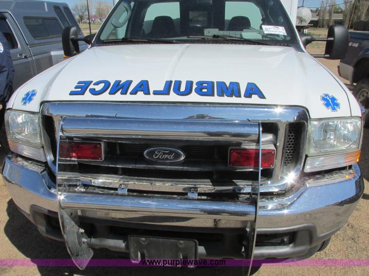 image for item J6690 2003 Ford F450 Super Duty ambulance