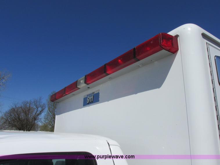 image for item J6690 2003 Ford F450 Super Duty ambulance