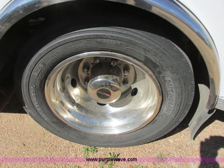 image for item J6690 2003 Ford F450 Super Duty ambulance