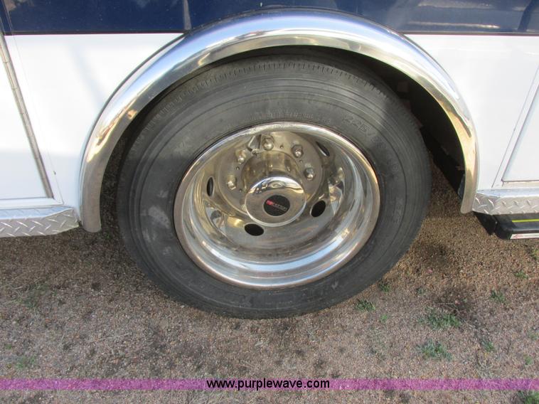 image for item J6690 2003 Ford F450 Super Duty ambulance