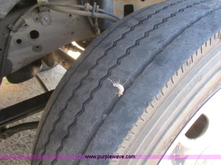 image for item J6690 2003 Ford F450 Super Duty ambulance