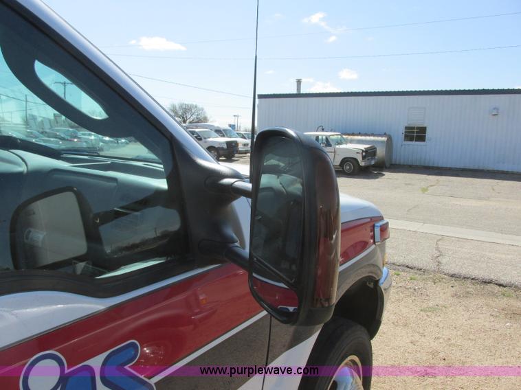 image for item J6690 2003 Ford F450 Super Duty ambulance
