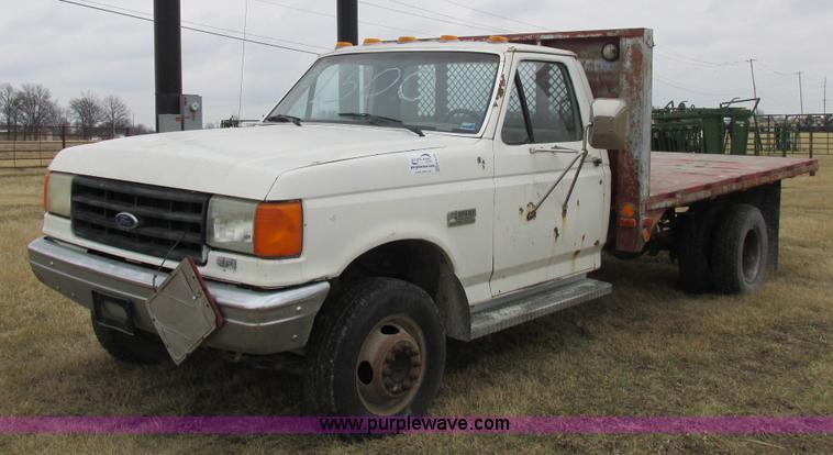 image for item K2026 1988 Ford F450 Super Duty flatbed truck