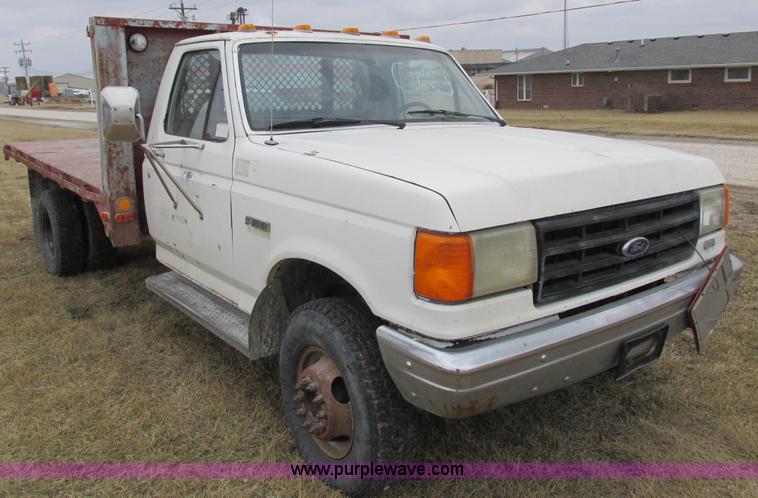 image for item K2026 1988 Ford F450 Super Duty flatbed truck