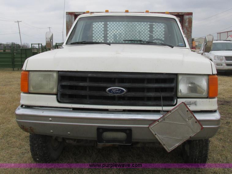 image for item K2026 1988 Ford F450 Super Duty flatbed truck