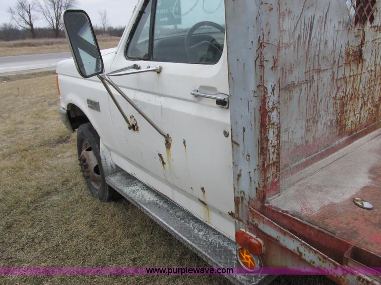 image for item K2026 1988 Ford F450 Super Duty flatbed truck