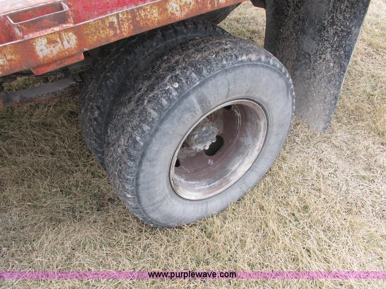 image for item K2026 1988 Ford F450 Super Duty flatbed truck