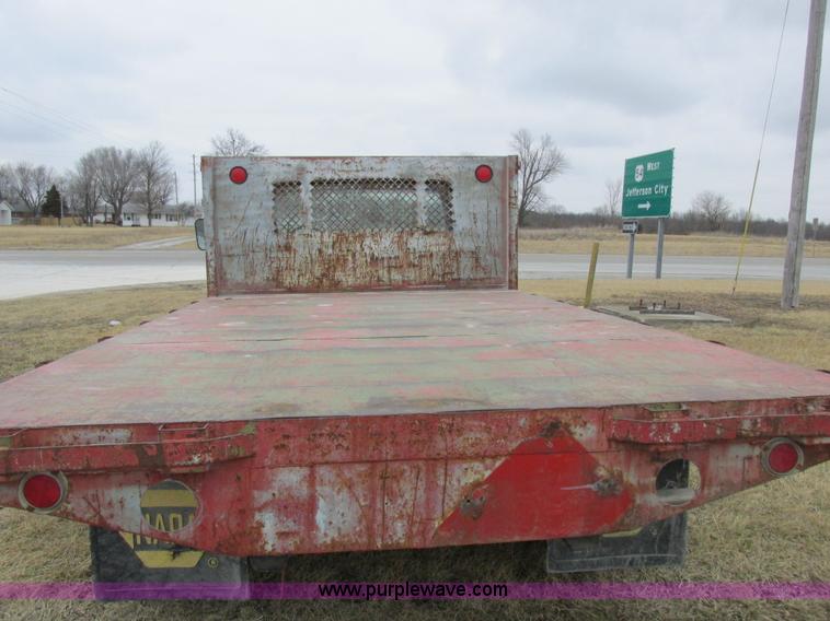 image for item K2026 1988 Ford F450 Super Duty flatbed truck