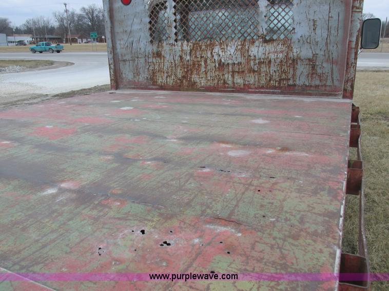 image for item K2026 1988 Ford F450 Super Duty flatbed truck