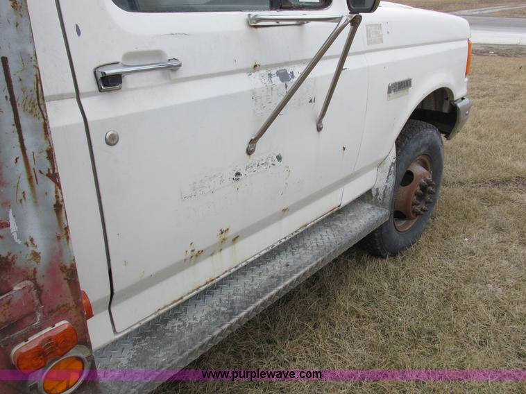 image for item K2026 1988 Ford F450 Super Duty flatbed truck