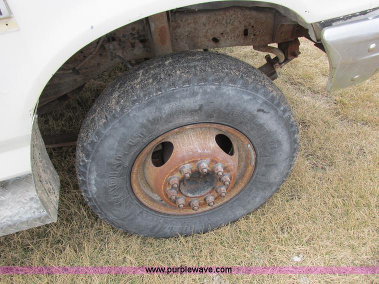 image for item K2026 1988 Ford F450 Super Duty flatbed truck