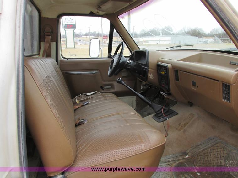 image for item K2026 1988 Ford F450 Super Duty flatbed truck