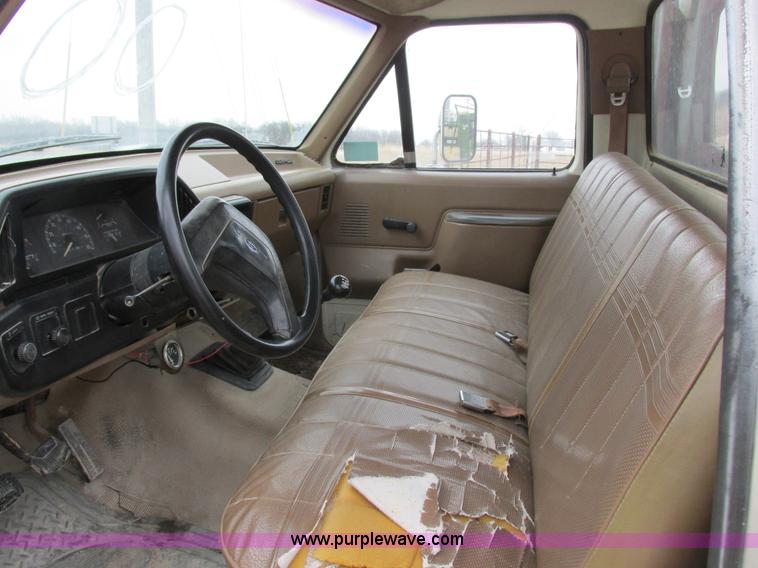 image for item K2026 1988 Ford F450 Super Duty flatbed truck