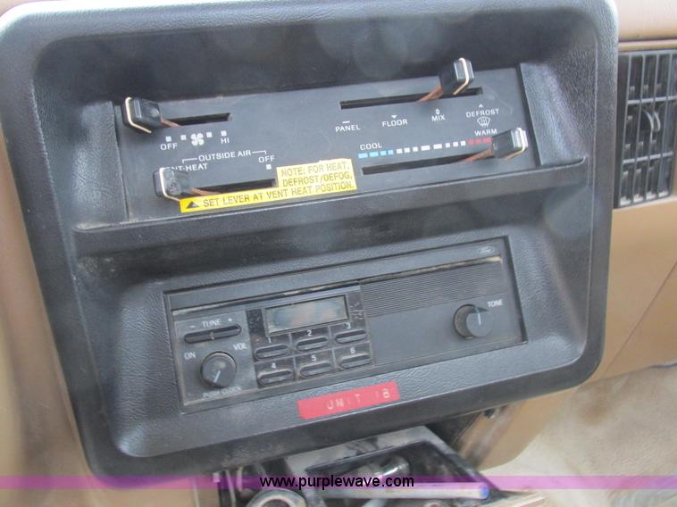 image for item K2026 1988 Ford F450 Super Duty flatbed truck