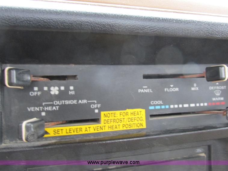 image for item K2026 1988 Ford F450 Super Duty flatbed truck