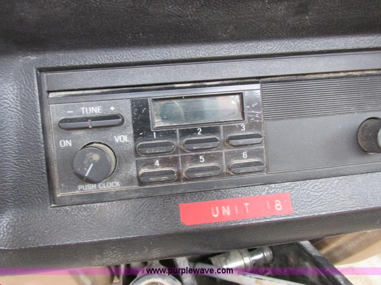 image for item K2026 1988 Ford F450 Super Duty flatbed truck