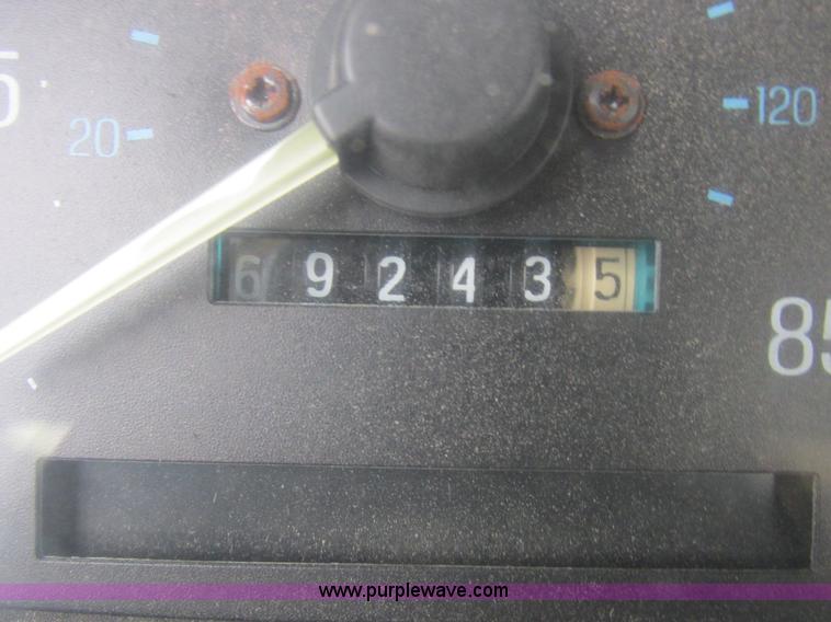 image for item K2026 1988 Ford F450 Super Duty flatbed truck