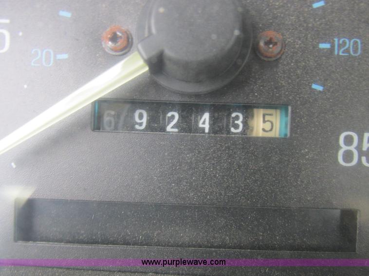 image for item K2026 1988 Ford F450 Super Duty flatbed truck