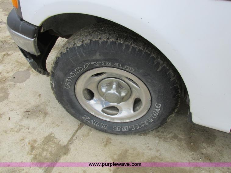 image for item K2067 2001 Ford F150 XLT pickup truck