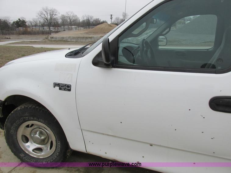 image for item K2067 2001 Ford F150 XLT pickup truck