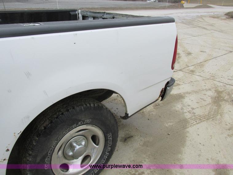 image for item K2067 2001 Ford F150 XLT pickup truck