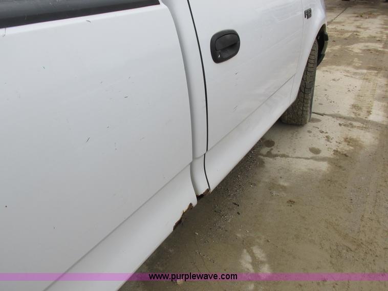 image for item K2067 2001 Ford F150 XLT pickup truck