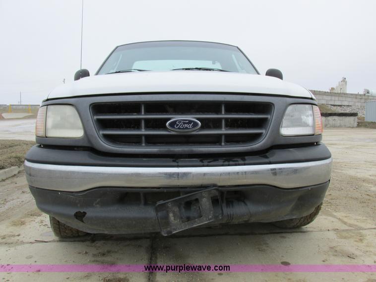 image for item K2067 2001 Ford F150 XLT pickup truck