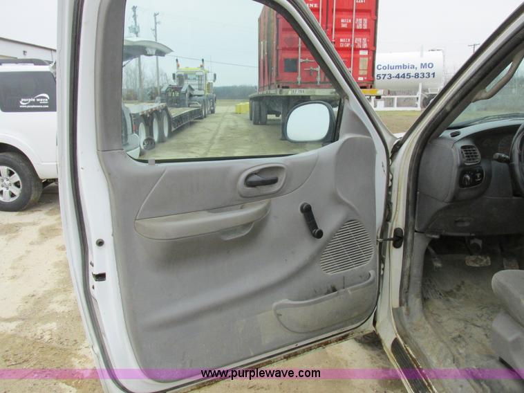 image for item K2067 2001 Ford F150 XLT pickup truck