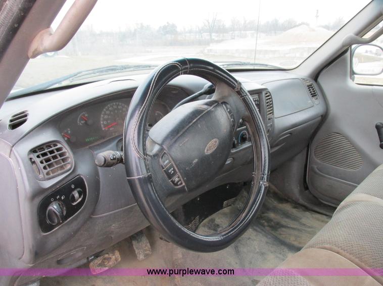 image for item K2067 2001 Ford F150 XLT pickup truck