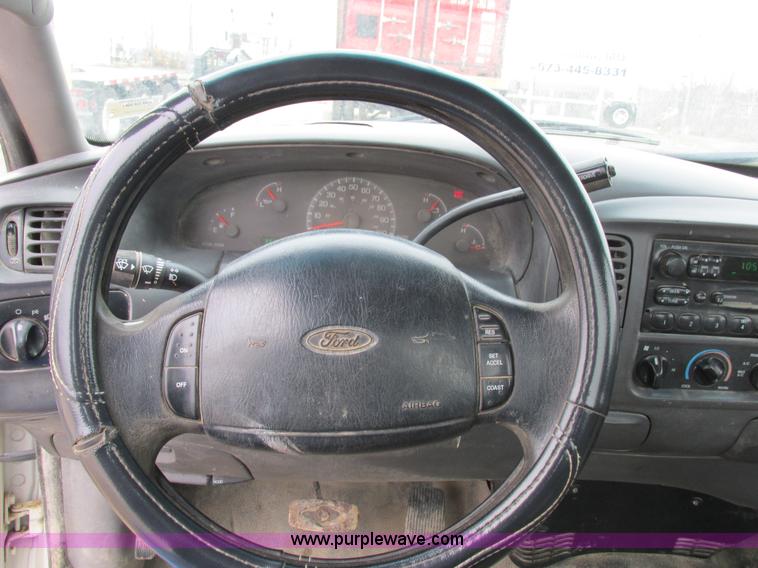 image for item K2067 2001 Ford F150 XLT pickup truck