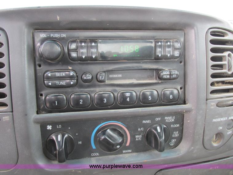 image for item K2067 2001 Ford F150 XLT pickup truck