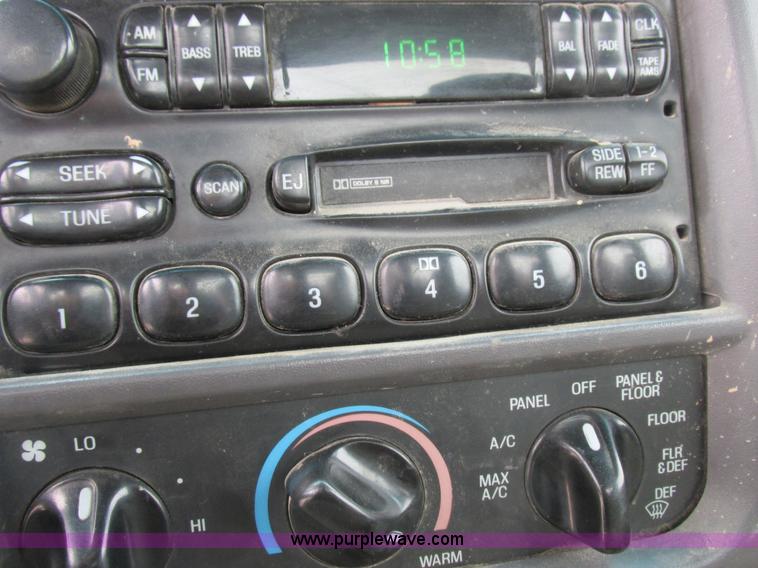 image for item K2067 2001 Ford F150 XLT pickup truck