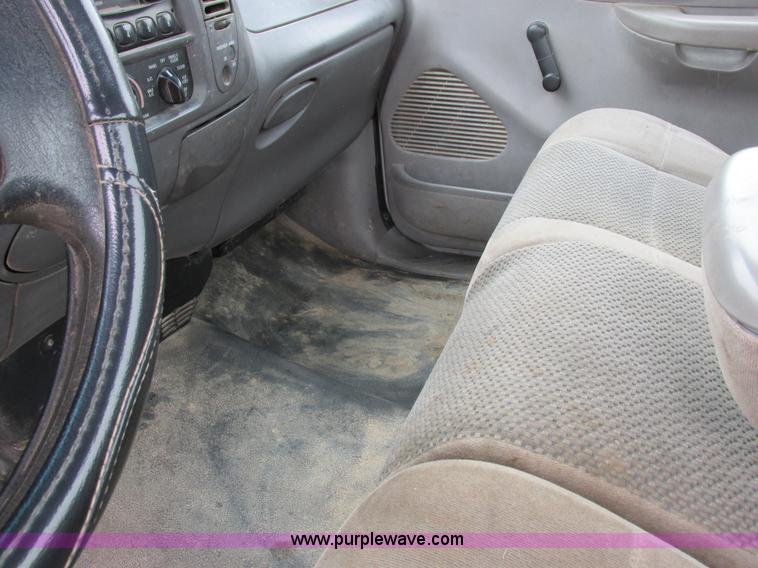 image for item K2067 2001 Ford F150 XLT pickup truck