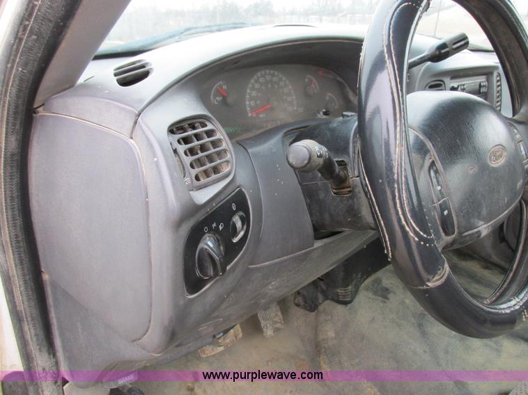 image for item K2067 2001 Ford F150 XLT pickup truck