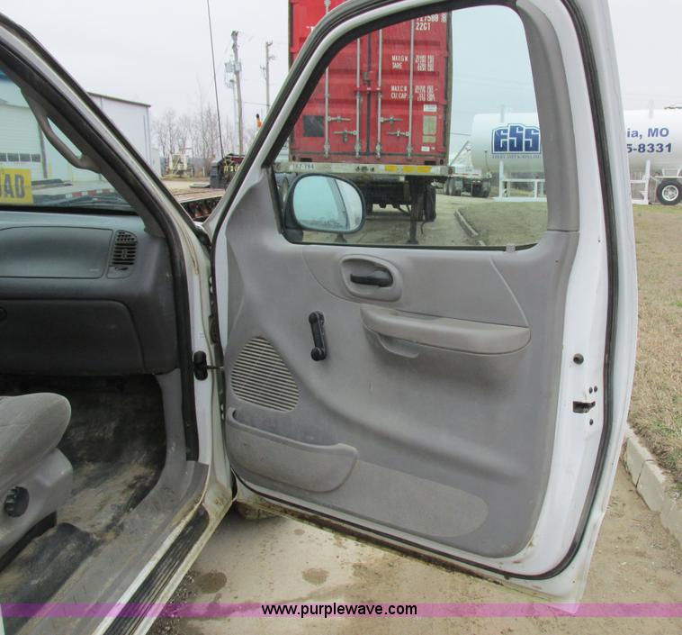 image for item K2067 2001 Ford F150 XLT pickup truck