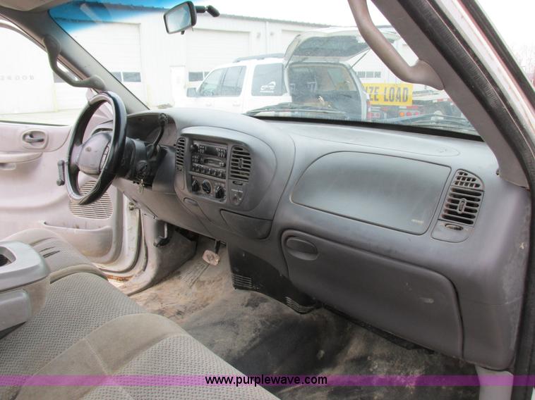 image for item K2067 2001 Ford F150 XLT pickup truck