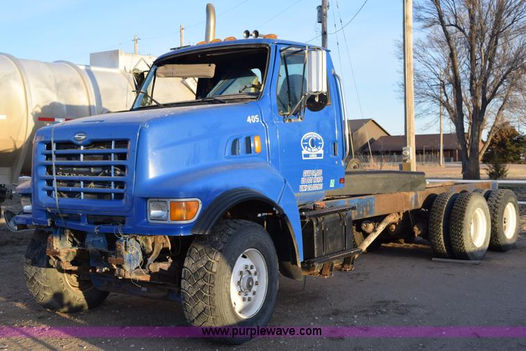 image for item K2401 2002 Sterling L9500 semi truck