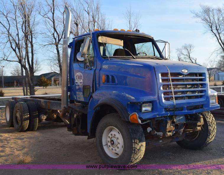 image for item K2401 2002 Sterling L9500 semi truck