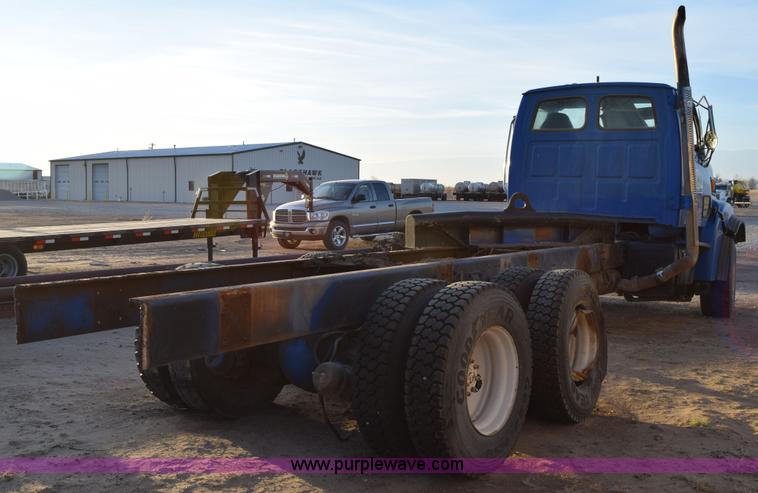 image for item K2401 2002 Sterling L9500 semi truck