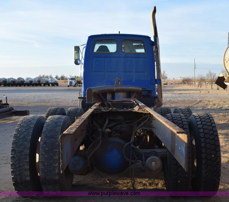 image for item K2401 2002 Sterling L9500 semi truck