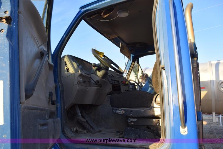 image for item K2401 2002 Sterling L9500 semi truck