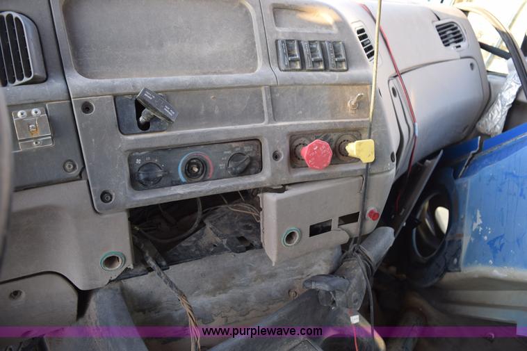 image for item K2401 2002 Sterling L9500 semi truck