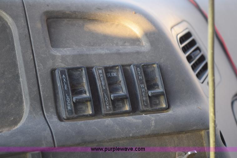 image for item K2401 2002 Sterling L9500 semi truck