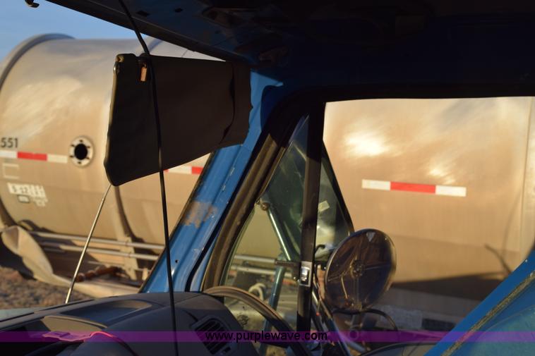 image for item K2401 2002 Sterling L9500 semi truck