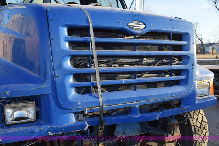 image for item K2401 2002 Sterling L9500 semi truck