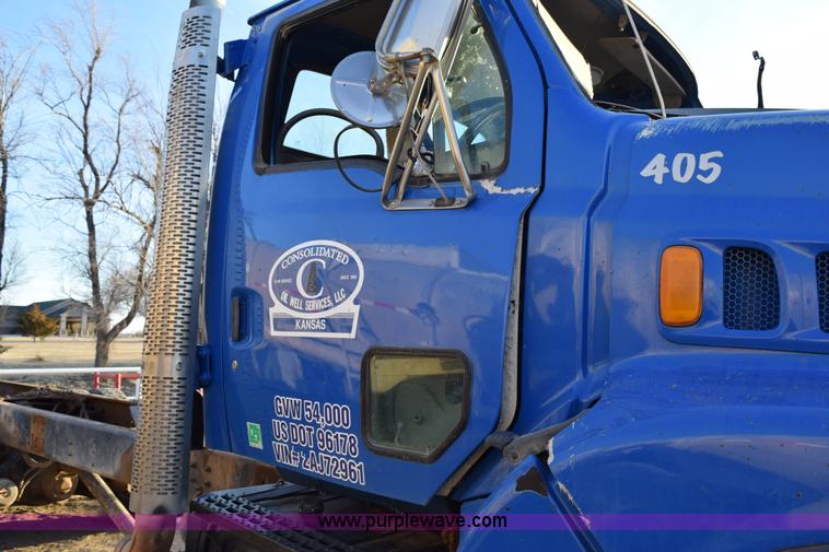 image for item K2401 2002 Sterling L9500 semi truck