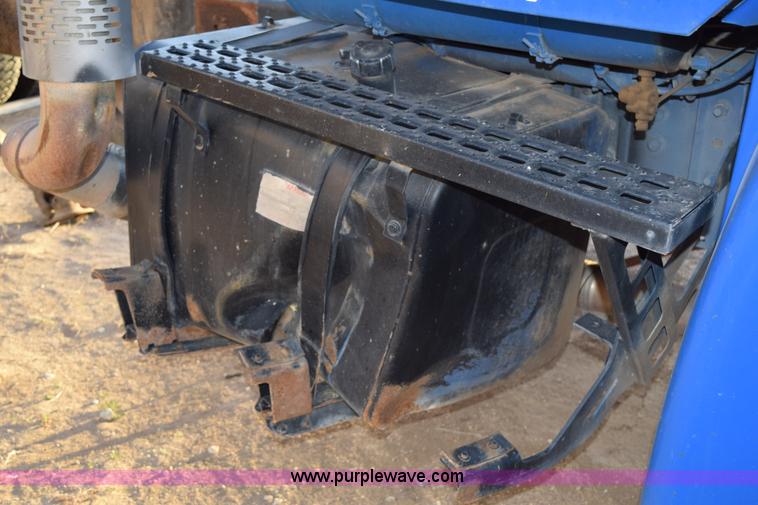 image for item K2401 2002 Sterling L9500 semi truck